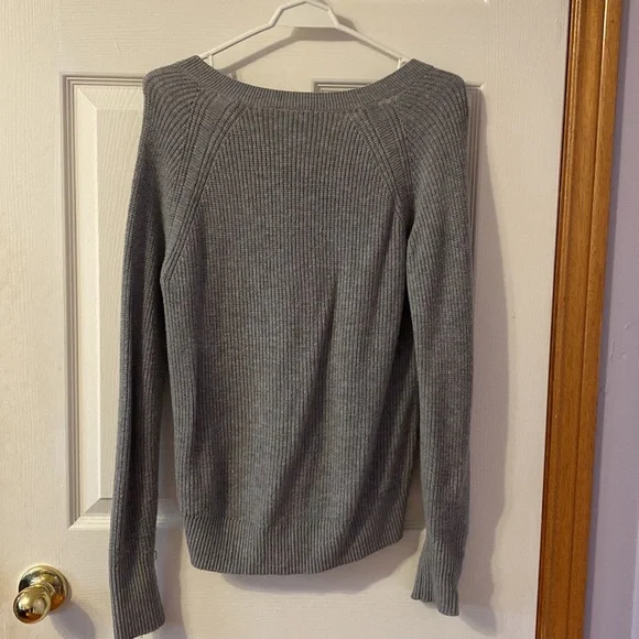 GAP Sweater - Picture 3 of 3